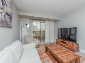 Amazeballs 3 Bedroom Near Square One Mall