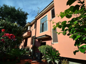Cosy Holiday Home in Pompei with Garden