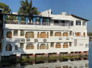 Natural Lake View Hotel