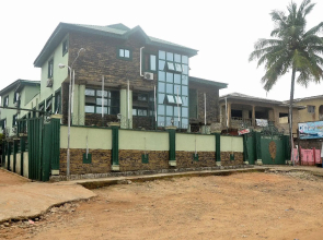 Oyins Holiday Inn Annex