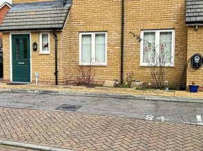 2 Bed End Terrace M4 M25 Heathrow Windsor & London