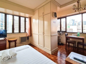 Chic Greenbelt Studio (Netflix & 25 mbps WiFi)