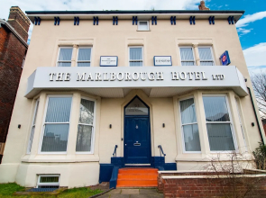 Deluxe King-Size Apartment for 4 Near Anfield Stadium