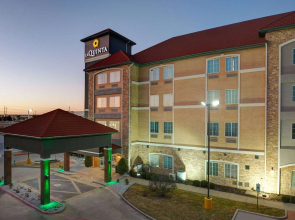 La Quinta Inn & Suites by Wyndham Allen at The Village