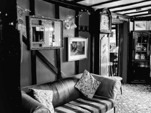 The Four Horseshoes