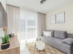 Apartment With Parking by Renters