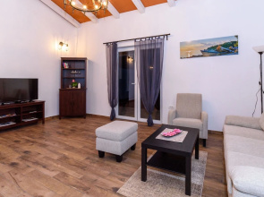 Wonderful Holiday Home With Private Pool and Covered Terrace !
