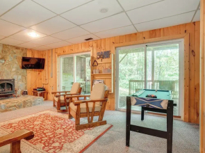 Private Hot Tub & Game Room: Cleveland Getaway