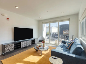 The Carter 205 by Avantstay 4BR Balcony