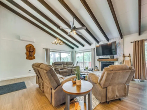 Modern Retreat w/ Deck: 14 Mi to Ski Apache!