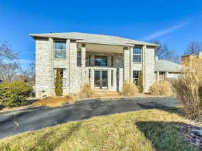Saint Charles House Near Historic Downtown!
