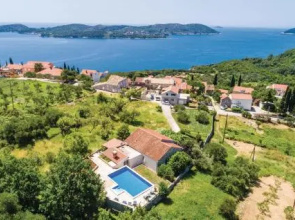 Three-Bedroom Holiday Home in Orasac