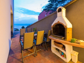 Nice apartment with pool and covered balcony with sea view !