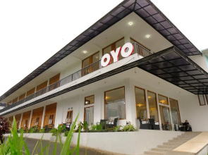 OYO 446 Hotel Kawi Surapatha
