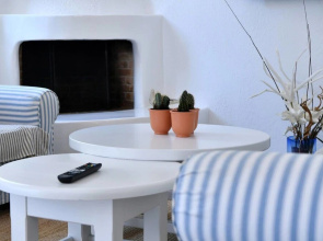 Santa Flora House Parikia's Edge