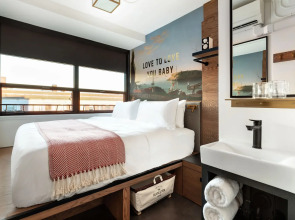 Отель The Revolution