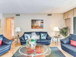Lakeview Condo w/ Resort Pool: 2 Miles to Golf!