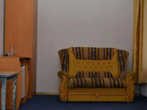 Happy Hotel