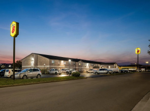 Super 8 by Wyndham Farmington