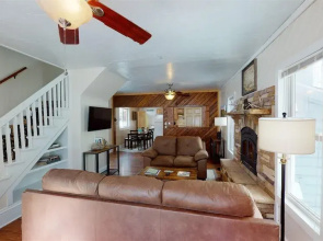 Dog Friendly Blue House by AAA Red Lodge Rentals