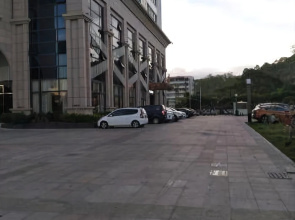 Jiade Huangguan Hotel