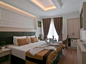 Royce Hotel