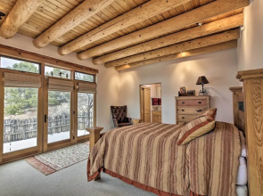 Adobe-style Home w/ Views < 5 Mi to Santa Fe Plaza