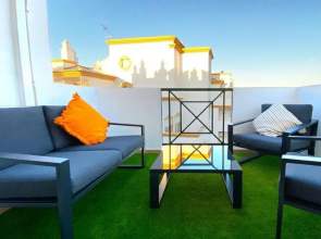 Albufeira Central Apartment, 10 mins walk to beach