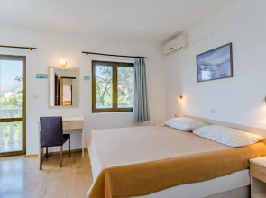 Villa Kosa - Standard Double Room With Balcony and Sea View
