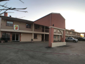 Super 8 by Wyndham Terrell