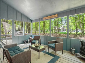 Shady Pines by Avantstay Enclosed Porch, Game Rooms, & Lake/beach Access!