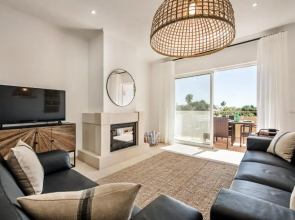 Luxurious First Floor Apartment Sleeps 4