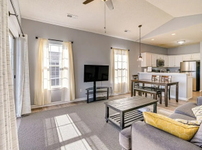 Pool + Hot Tub: Lake-view Condo in Surfside Beach!