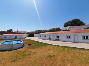 I 5 - 3 Bed Apartment in St. Johns Countryside Getaway