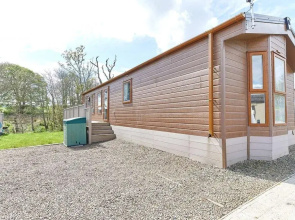 Host Stay Yolo Lodge