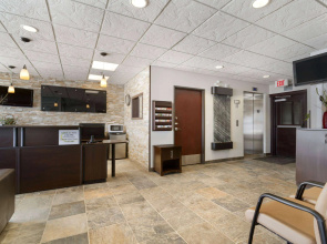 Super 8 by Wyndham Saskatoon Near Downtown