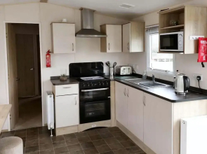 3 Bedroom Caravan - Sleeps 8 - Pets & Free Parking