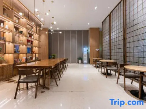 Luochu S Designer Hotel (Ningbo Romon Global Park Branch)