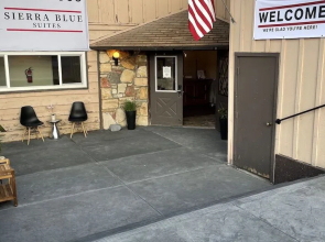Sierra Blue Hotel & Swim Club