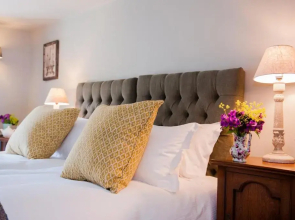 The White Hart, Overton