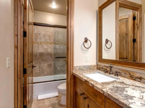 Vintage On The Strand 4 Bedrooms VIN-17 by KBM