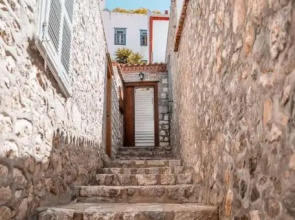 Sunset Studio - Hydra Dream Houses