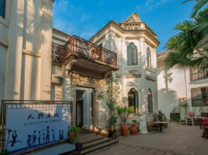 Artist and Old Villa 1927