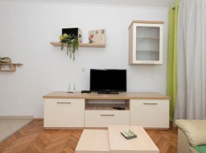 Amazing Apartment in Makarska With Wifi and 2 Bedrooms