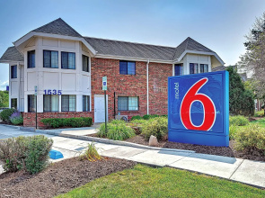 Motel 6 Glenview, IL - Chicago North