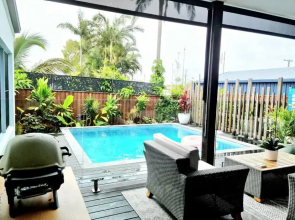 Beachside Tropical Oasis with Pool 4 Bed / 3 Bath