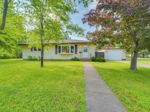 Sunny Cloquet Home - 2 Mi to St. Louis River!