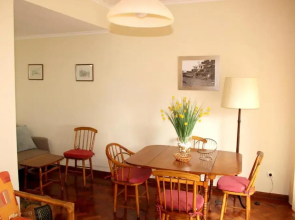 One bedroom bungalow with sea view enclosed garden and wifi at Funchal 1 km away from the beach