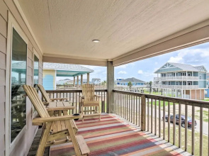 Private Beach Access: Coastal Freeport Home!