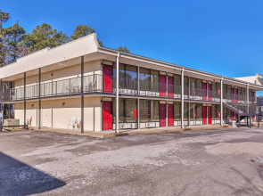 Candlewick Inn And Suites